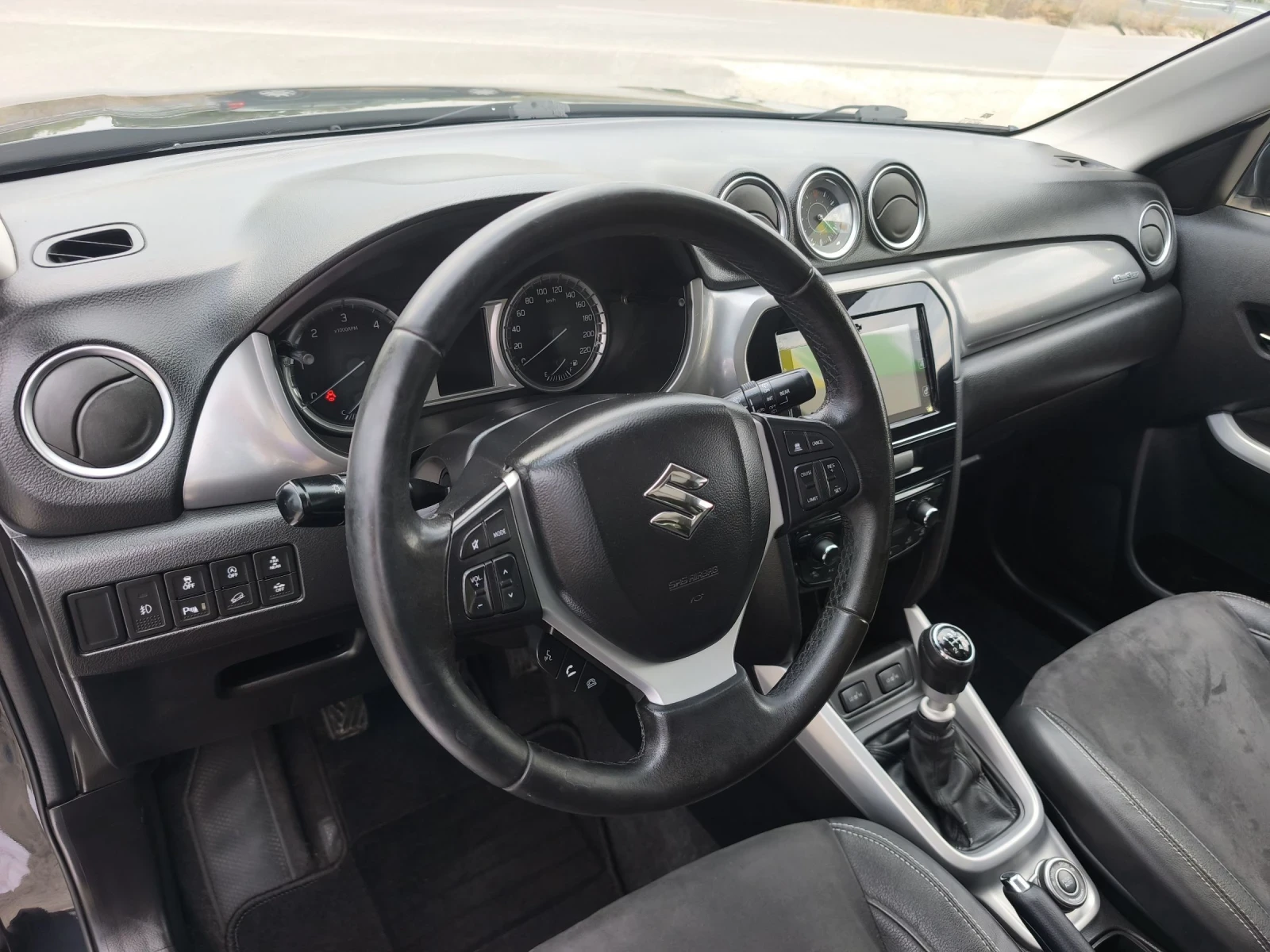 Suzuki Vitara 1.6DIDS 4x4 ПЪЛНА    СЕРВИЗНА ИСТОРИЯ В СУЗУКИ  - изображение 8