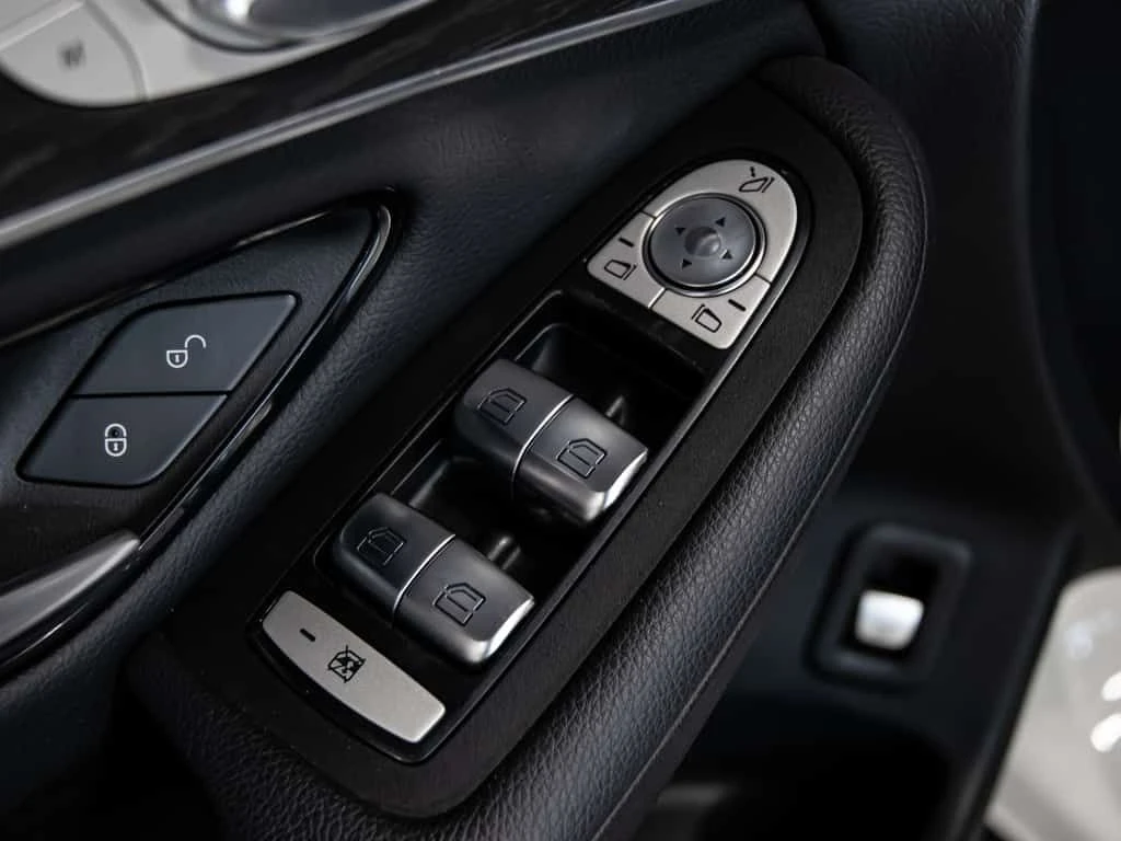 Mercedes-Benz GLC * 300 4MATIC AMG PKG BLIND SPOTS NAVI REAR CAM * C, снимка 12 - Автомобили и джипове - 54208225