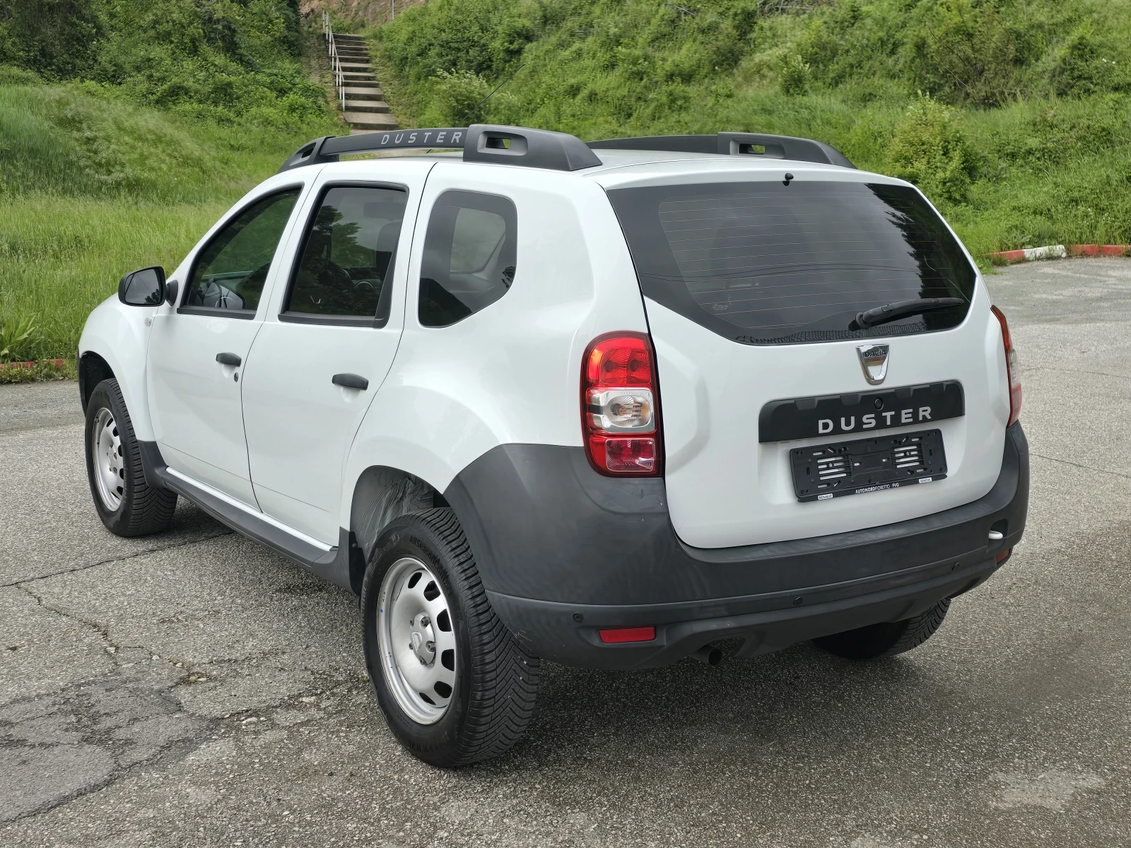 Dacia Duster Внос Италия 1.6 бензин газ, снимка 8 - Автомобили и джипове - 54584001