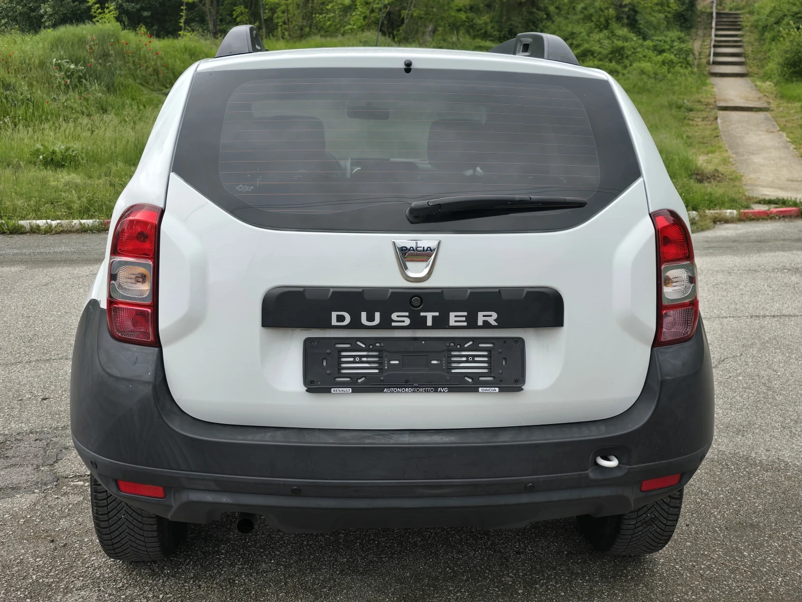 Dacia Duster Внос Италия 1.6 бензин газ, снимка 6 - Автомобили и джипове - 54584001