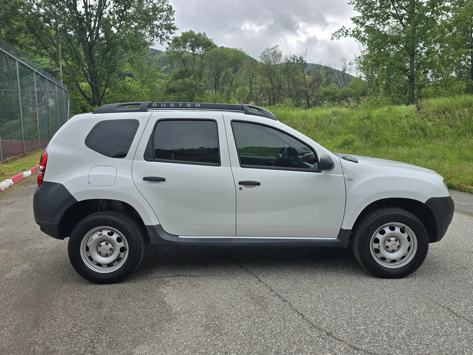 Dacia Duster Внос Италия 1.6 бензин газ, снимка 9 - Автомобили и джипове - 54584001