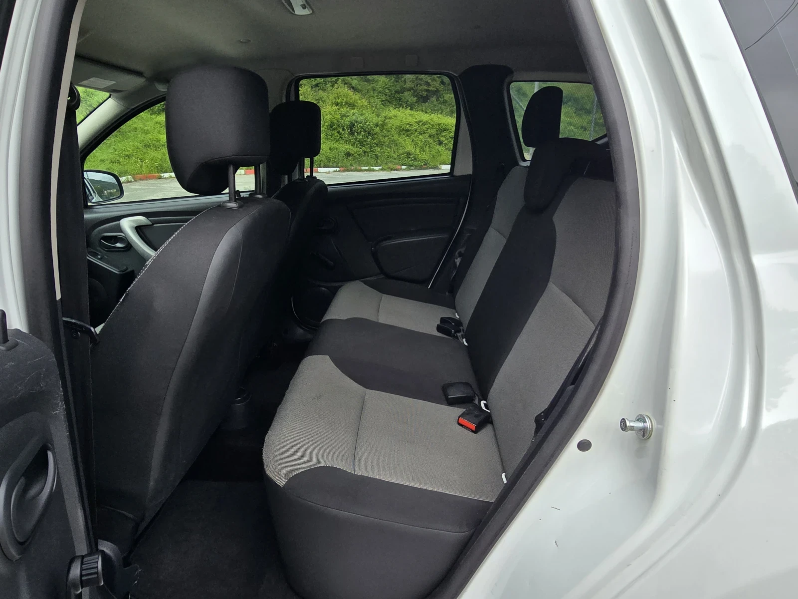 Dacia Duster Внос Италия 1.6 бензин газ, снимка 11 - Автомобили и джипове - 54584001