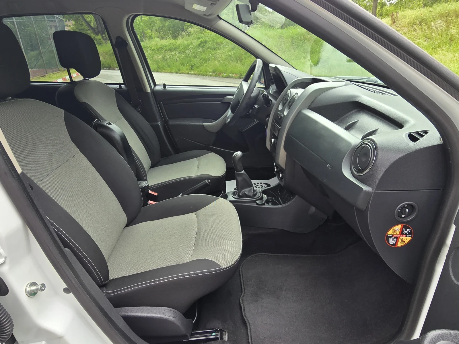 Dacia Duster Внос Италия 1.6 бензин газ, снимка 14 - Автомобили и джипове - 54584001