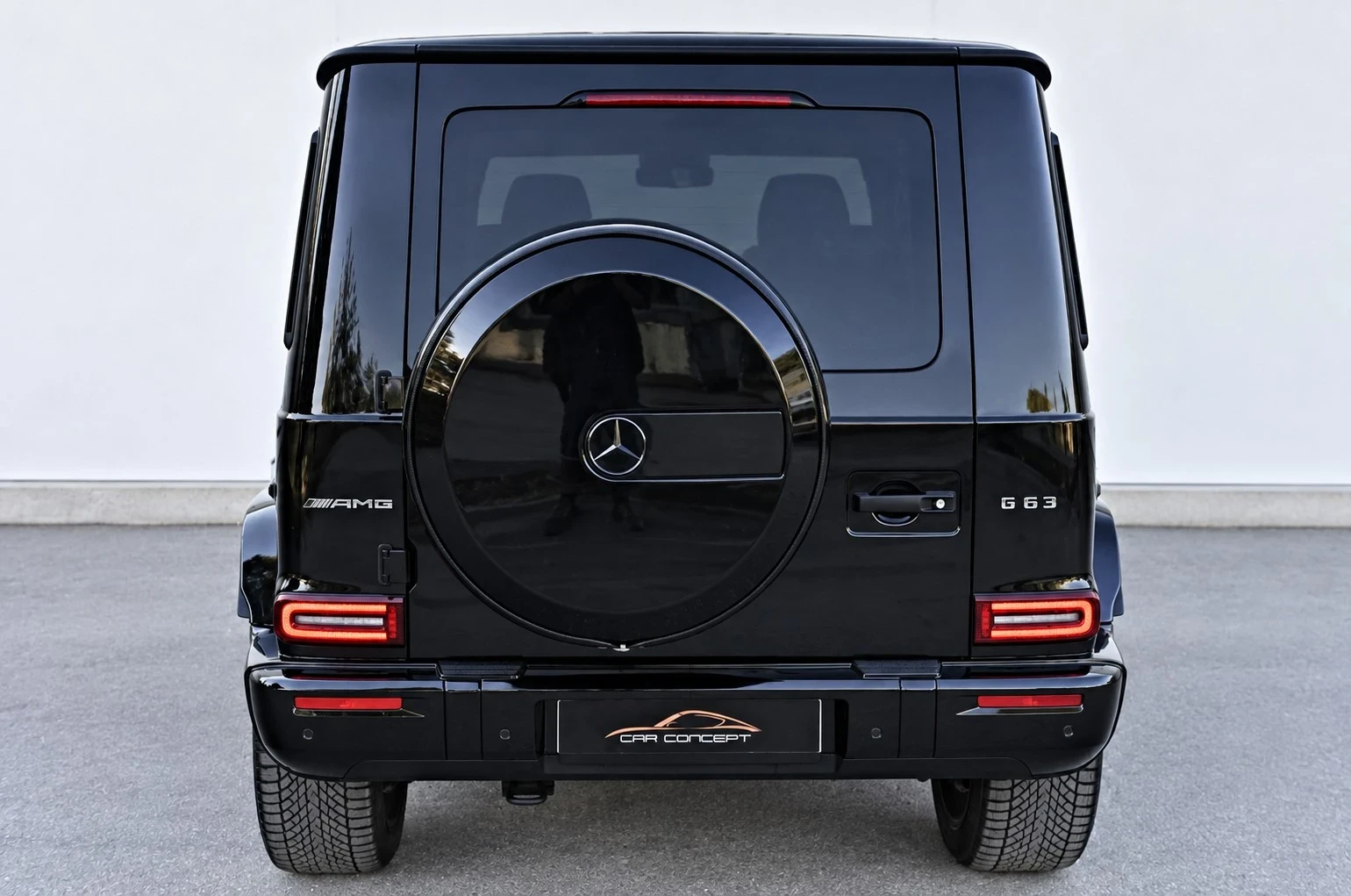 Mercedes-Benz G 63 AMG MANUFAKTUR* FACE-2025* AKRAPOVIC* CARBON* 360* 22, снимка 5 - Автомобили и джипове - 56015008