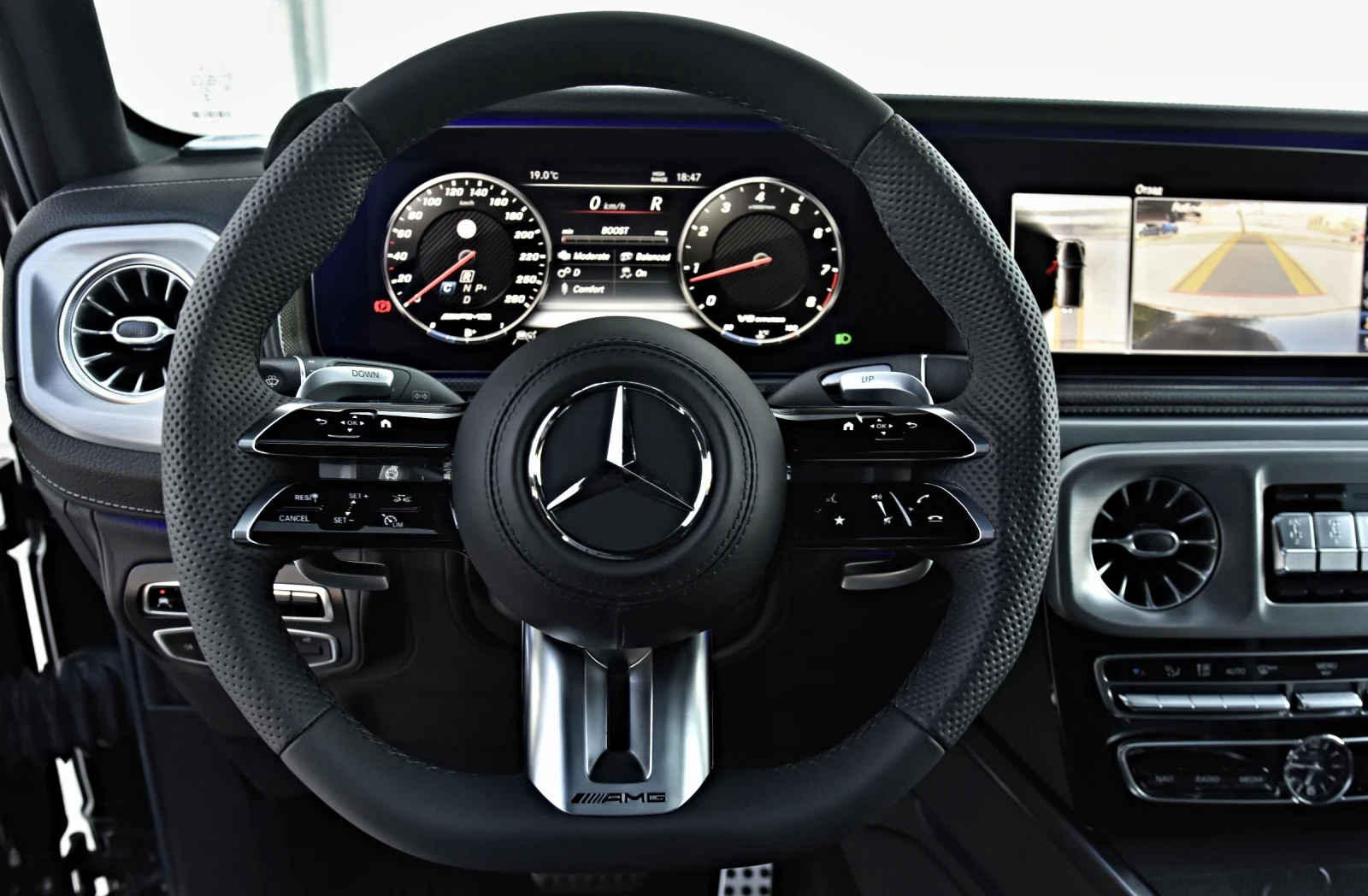 Mercedes-Benz G 63 AMG MANUFAKTUR* FACE-2025* AKRAPOVIC* CARBON* 360* 22, снимка 11 - Автомобили и джипове - 56015008