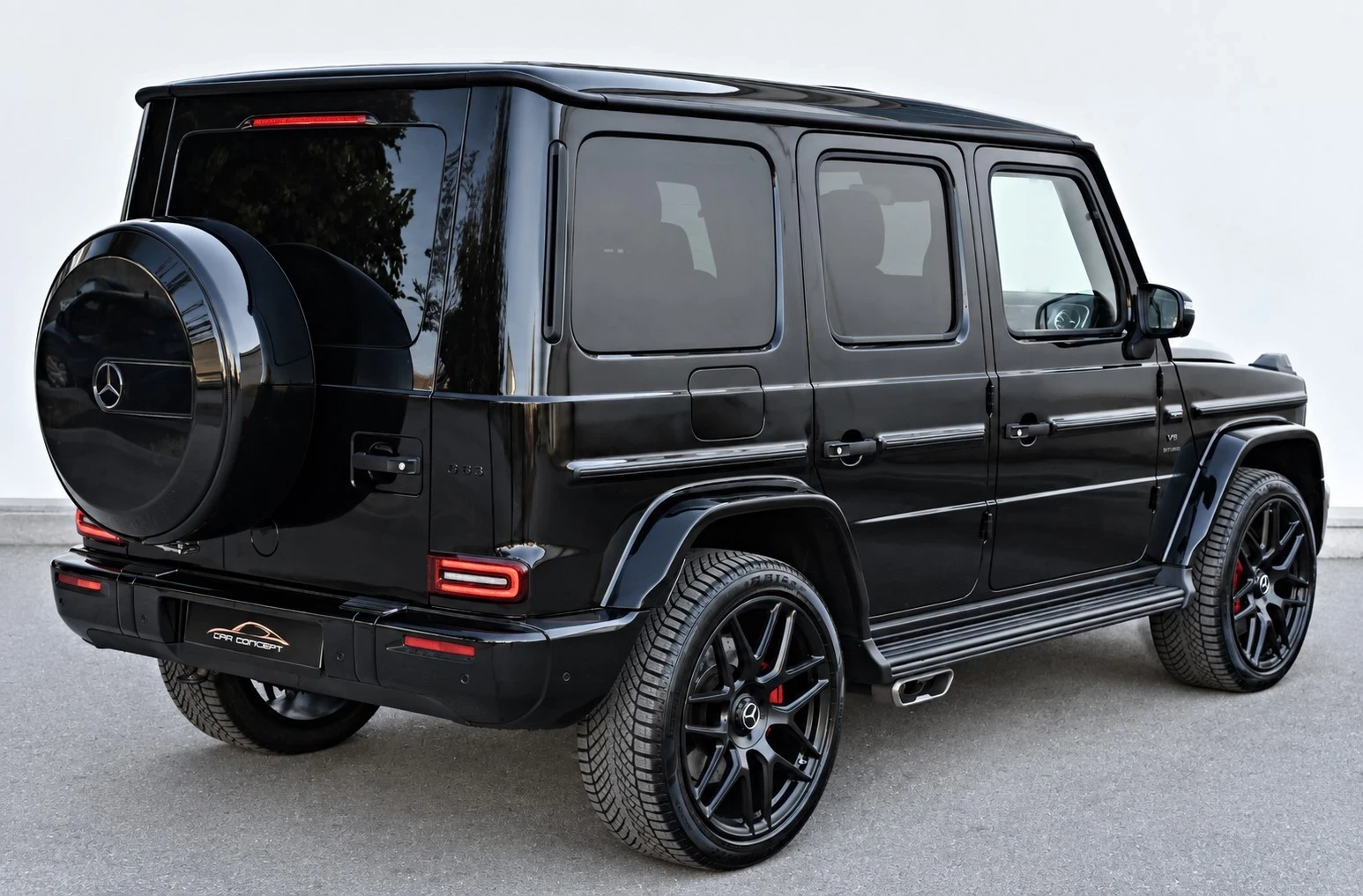 Mercedes-Benz G 63 AMG MANUFAKTUR* FACE-2025* AKRAPOVIC* CARBON* 360* 22, снимка 4 - Автомобили и джипове - 56015008