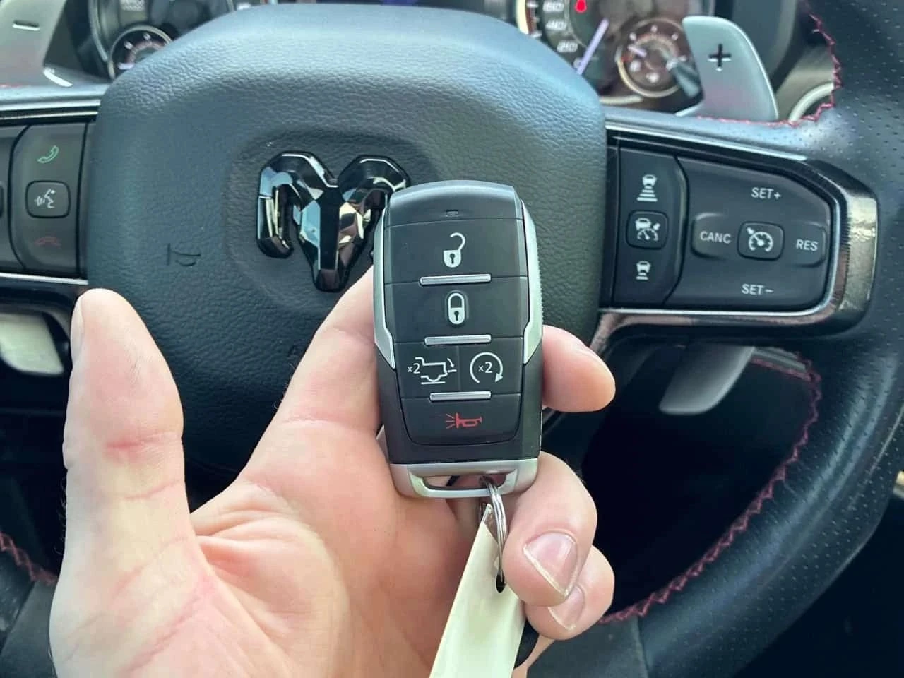 Dodge RAM 1500, снимка 17 - Автомобили и джипове - 56690151