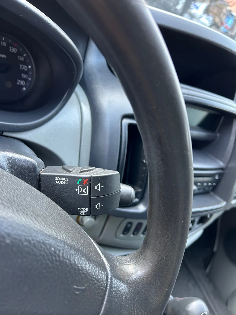 Renault Trafic, снимка 11 - Бусове и автобуси - 52887373