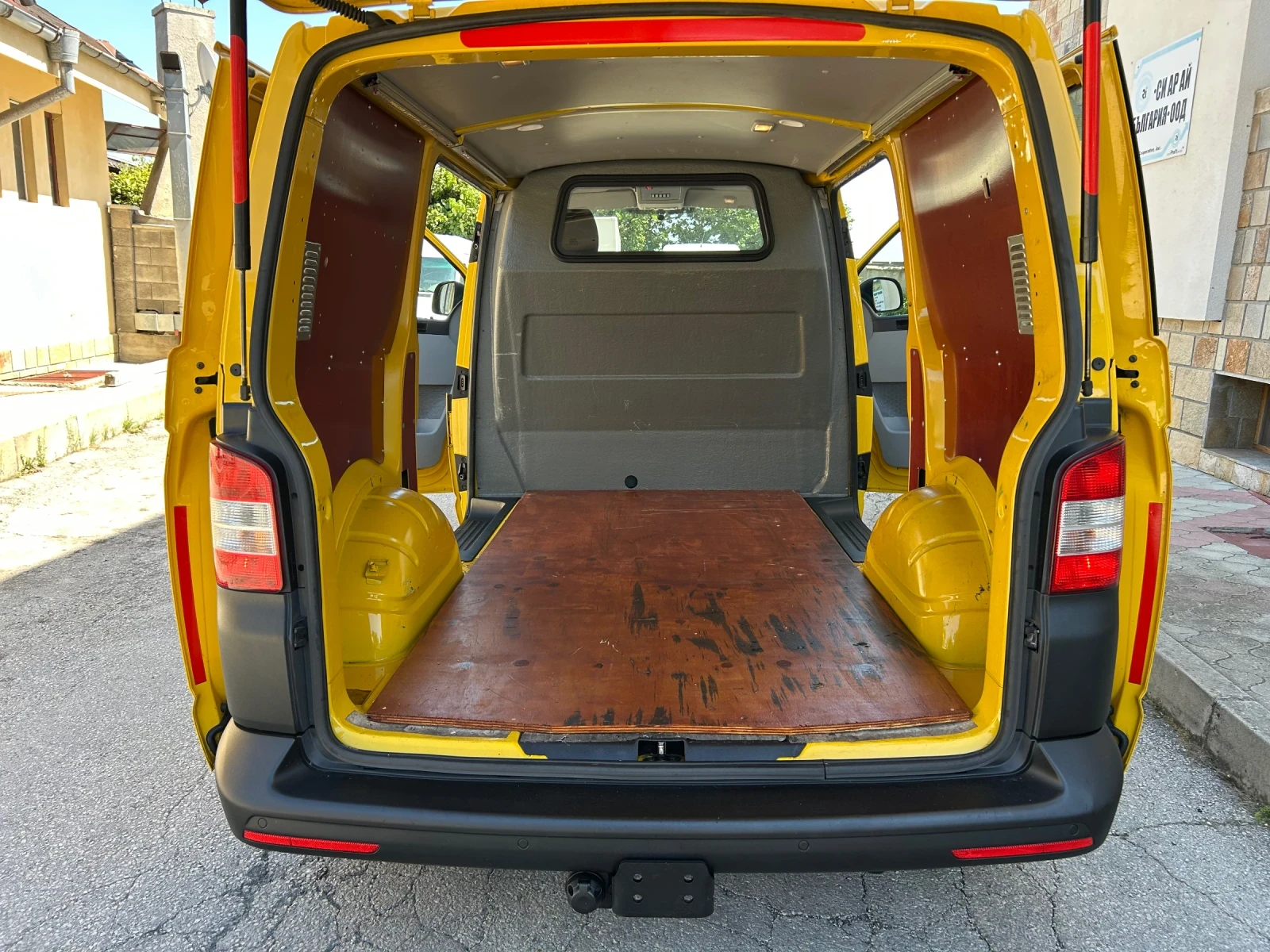 VW Transporter 2.0TDI КЛИМАТИК* 2 стр. врати* , снимка 13 - Бусове и автобуси - 55493411