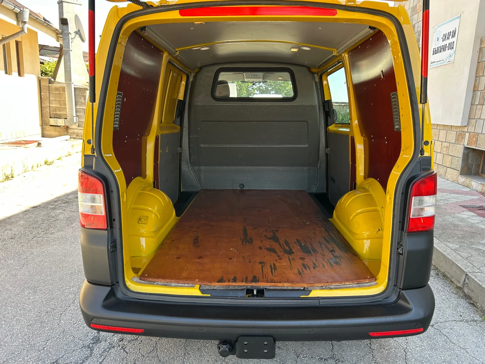 VW Transporter 2.0TDI КЛИМАТИК* 2 стр. врати* , снимка 14 - Бусове и автобуси - 55493411