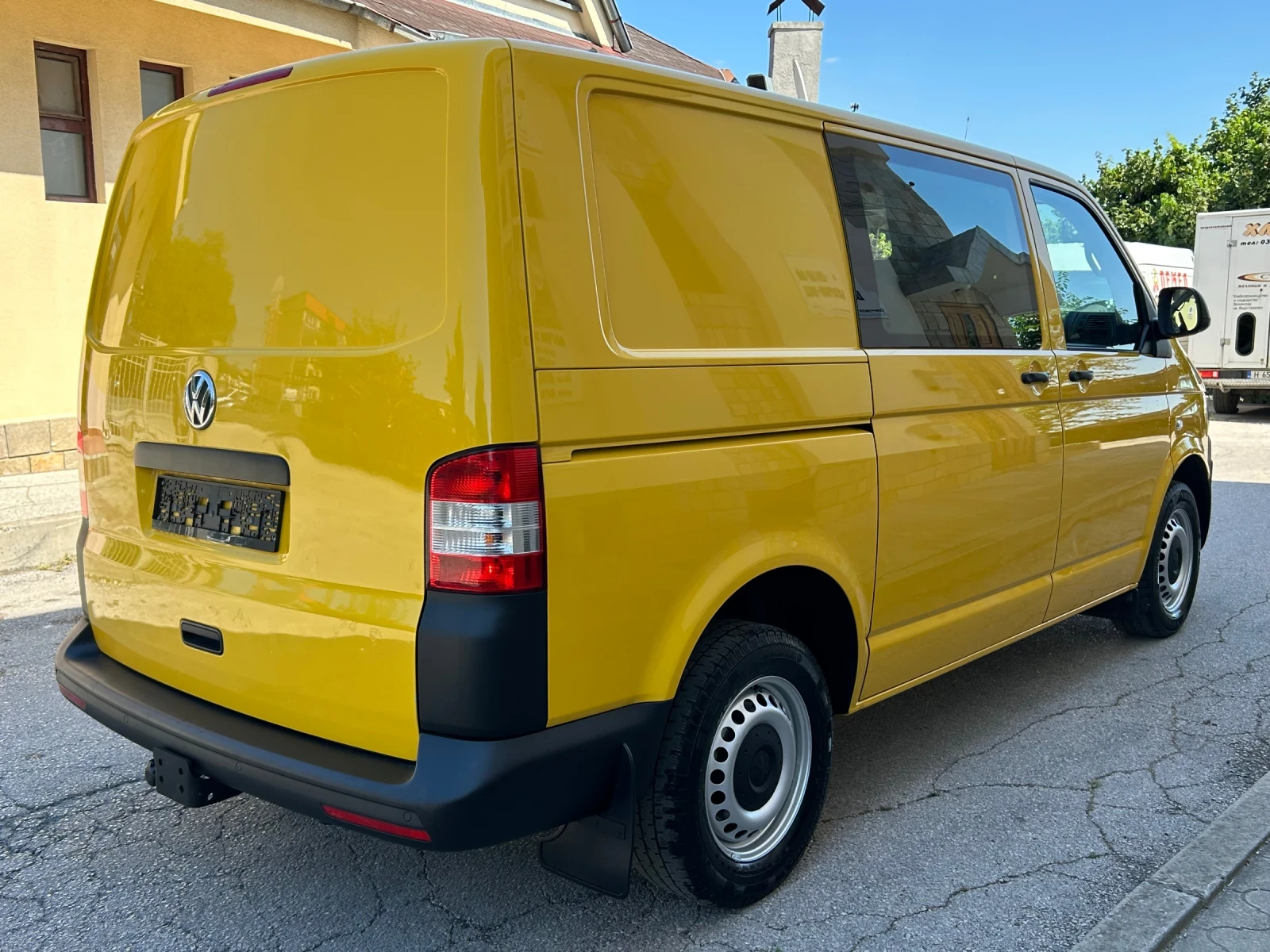 VW Transporter 2.0TDI КЛИМАТИК* 2 стр. врати* , снимка 5 - Бусове и автобуси - 55493411