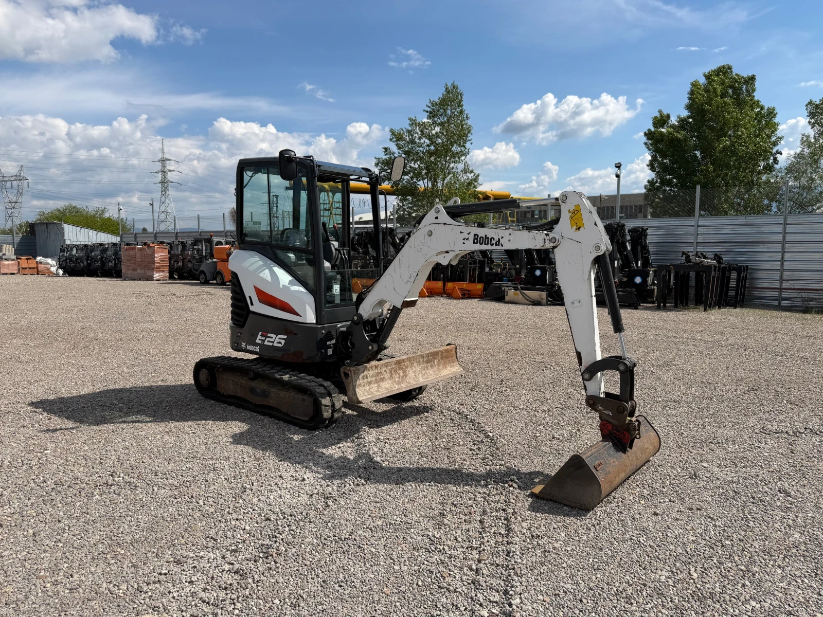 Багер Bobcat E26