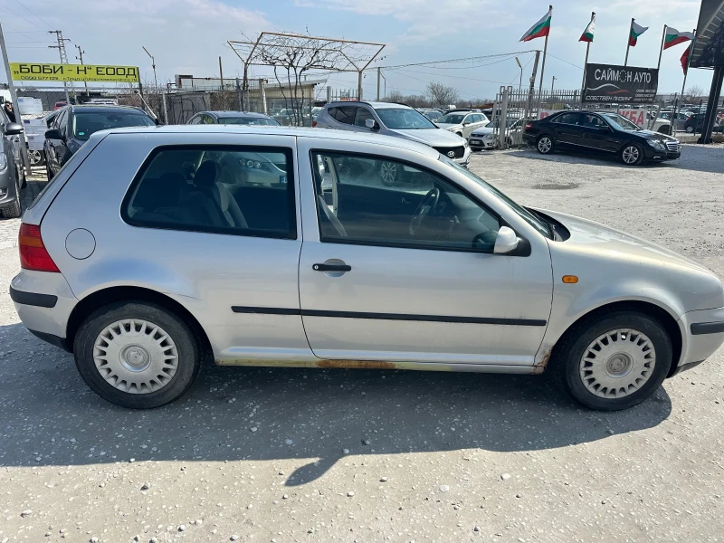 VW Golf 1.6 бензин , снимка 5 - Автомобили и джипове - 49343402