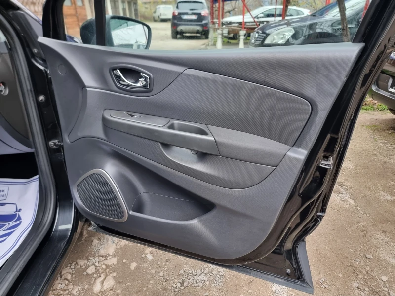 Renault Captur 1.5 dci, снимка 13 - Автомобили и джипове - 53539179