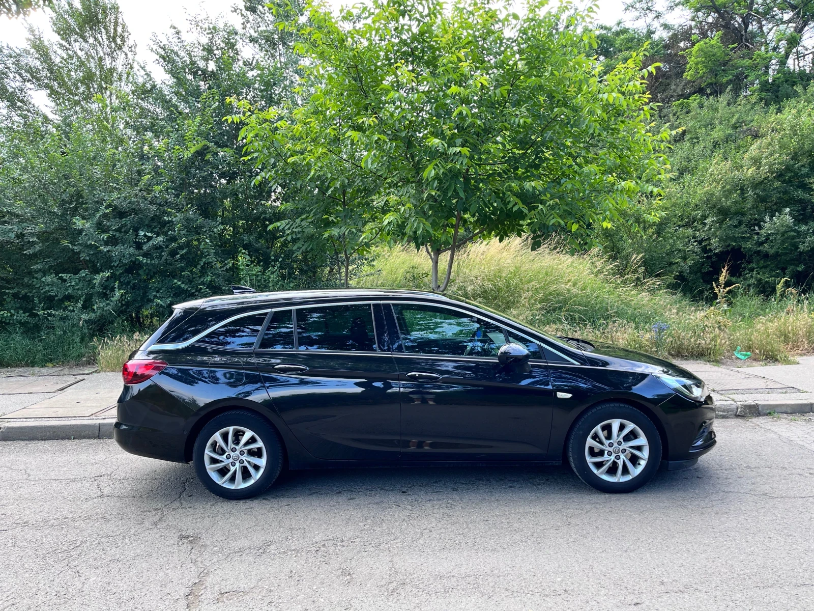 Opel Astra Sports Tourer 1.6 cdti 2018 - изображение 3