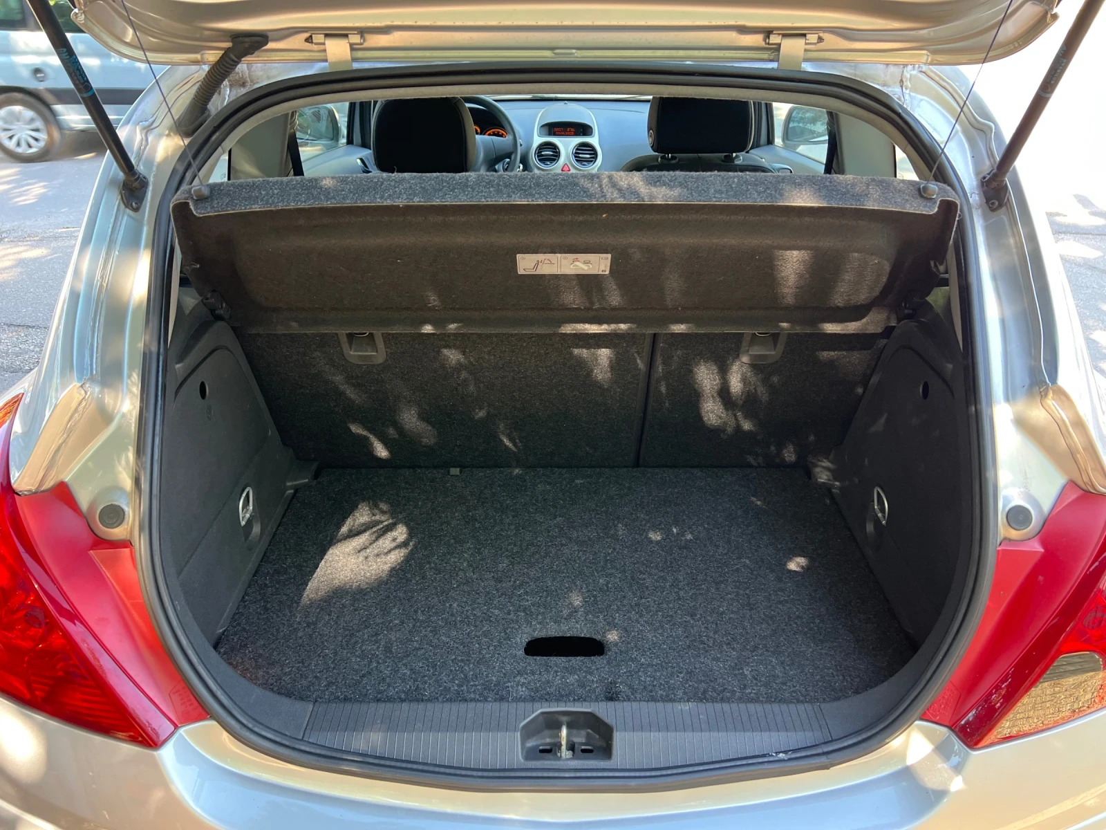 Opel Corsa 1.2 - изображение 9