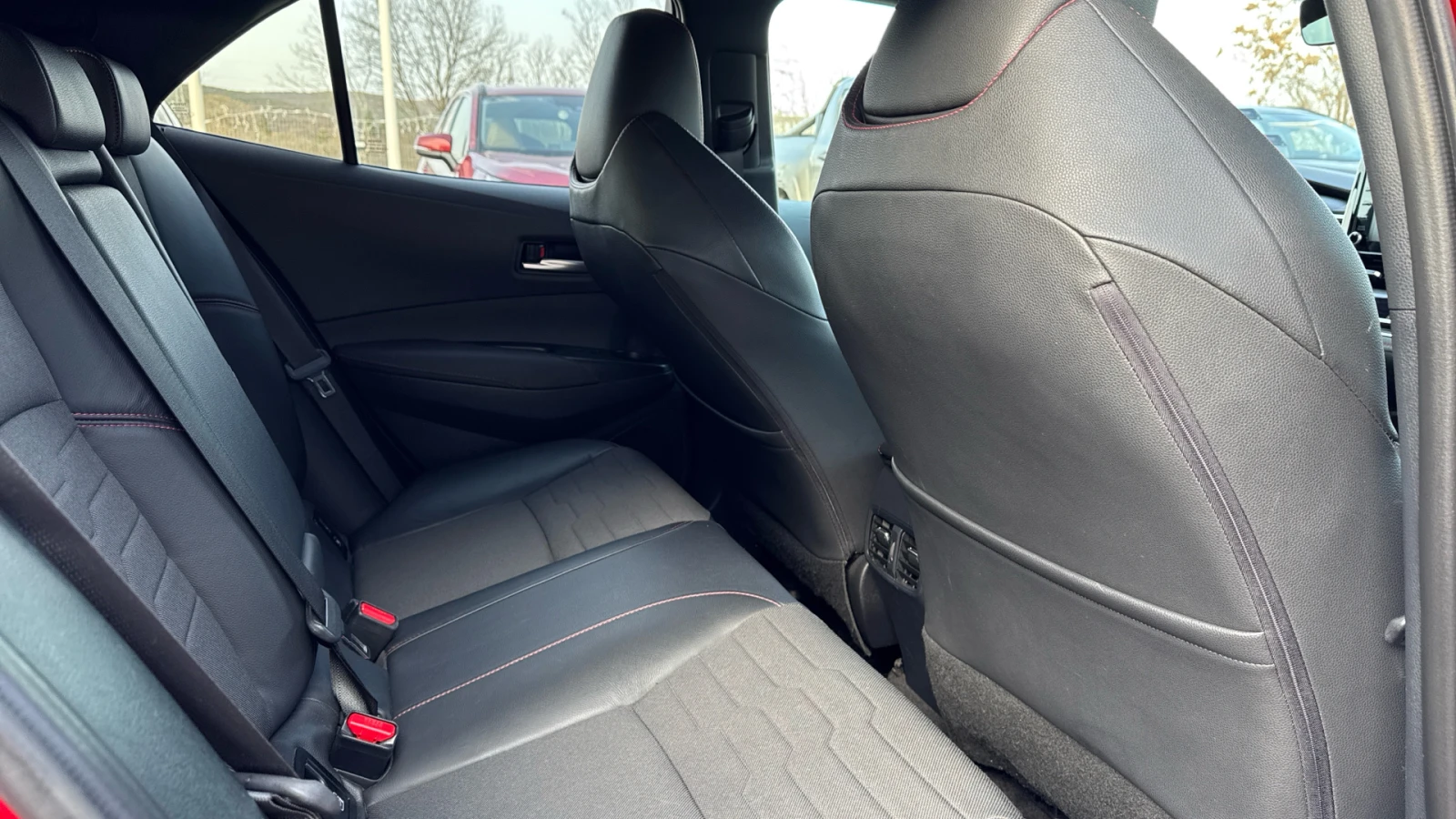 Toyota Corolla 2, 0 HEV  - изображение 8