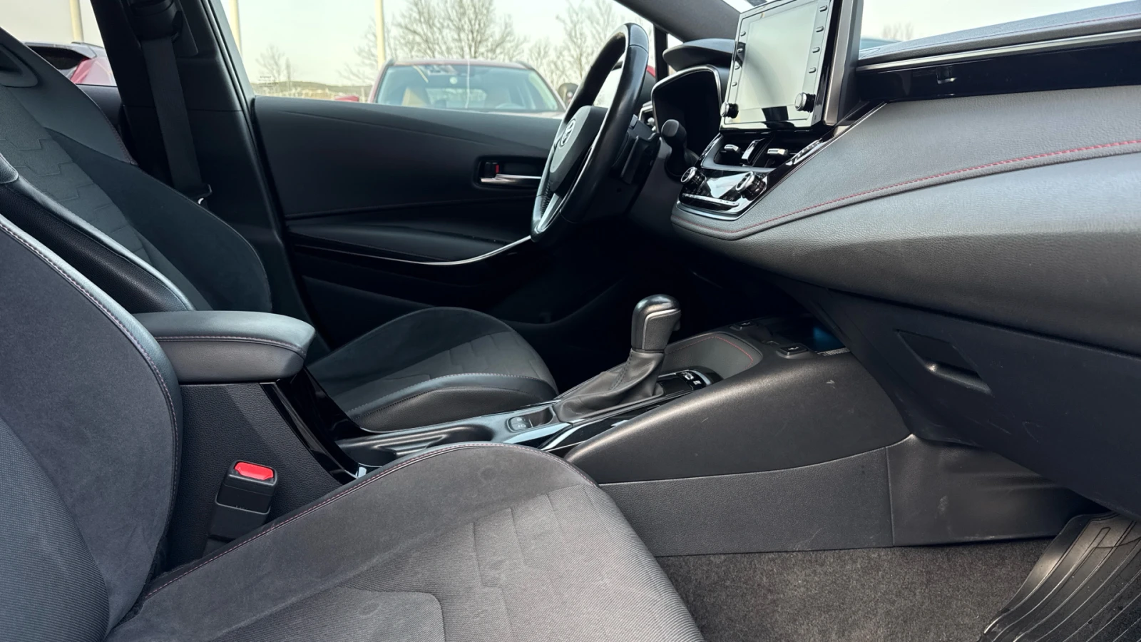 Toyota Corolla 2, 0 HEV  - изображение 7