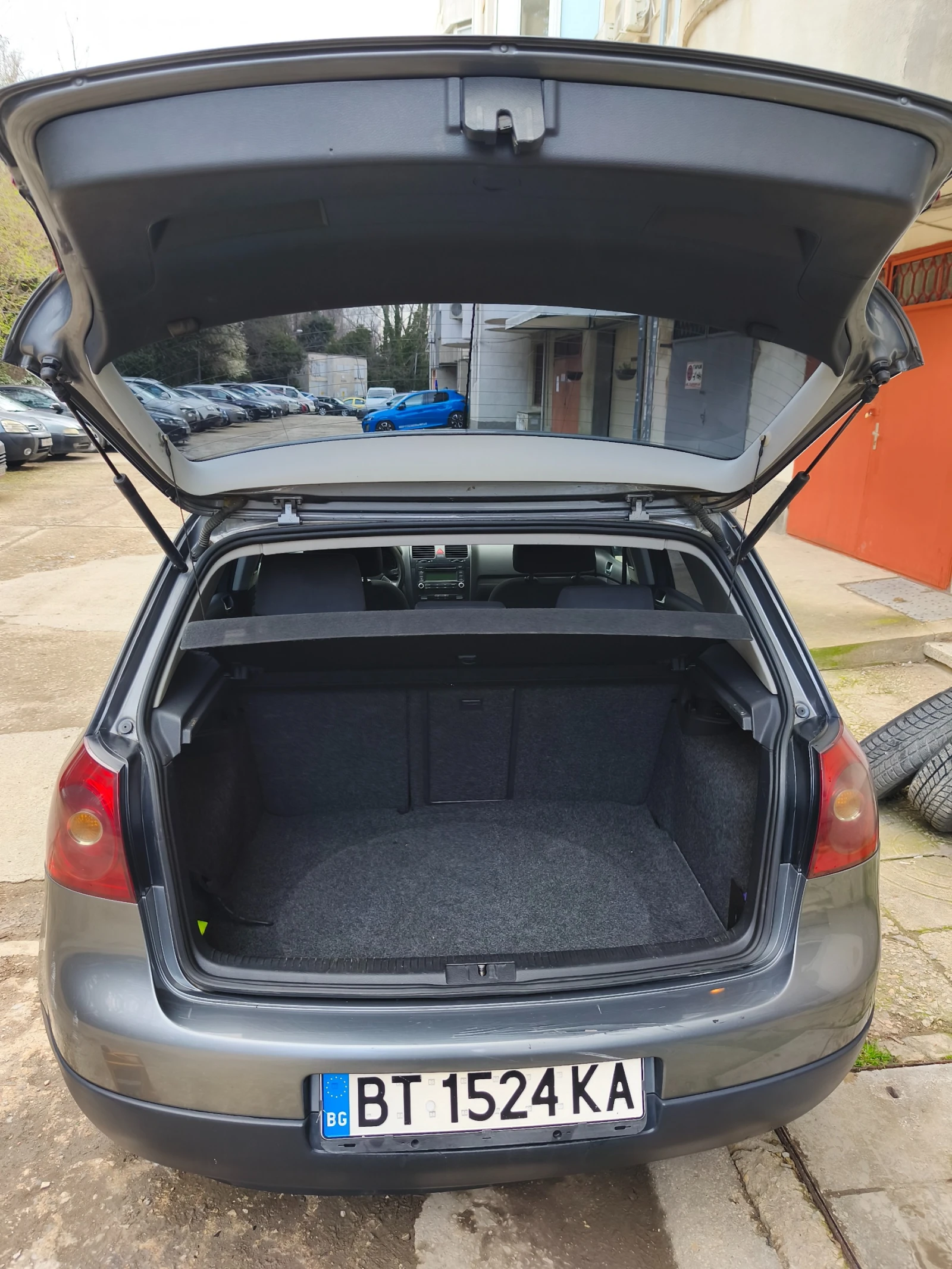 VW Golf 5, снимка 8 - Автомобили и джипове - 54100744