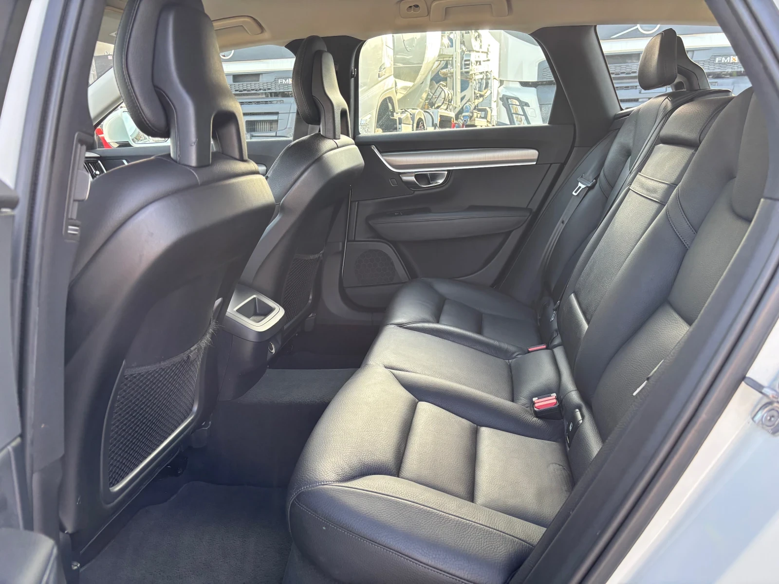 Volvo V90 D4 / AUTOMAT / LED / NAVI, снимка 11 - Автомобили и джипове - 54249298