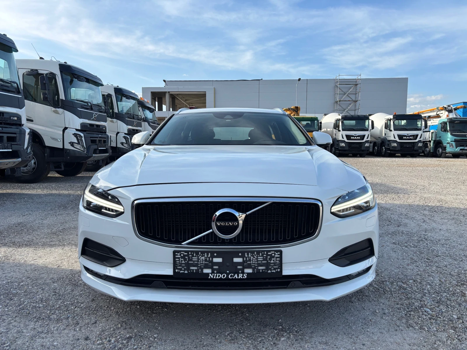 Volvo V90 D4 / AUTOMAT / LED / NAVI, снимка 3 - Автомобили и джипове - 54249298
