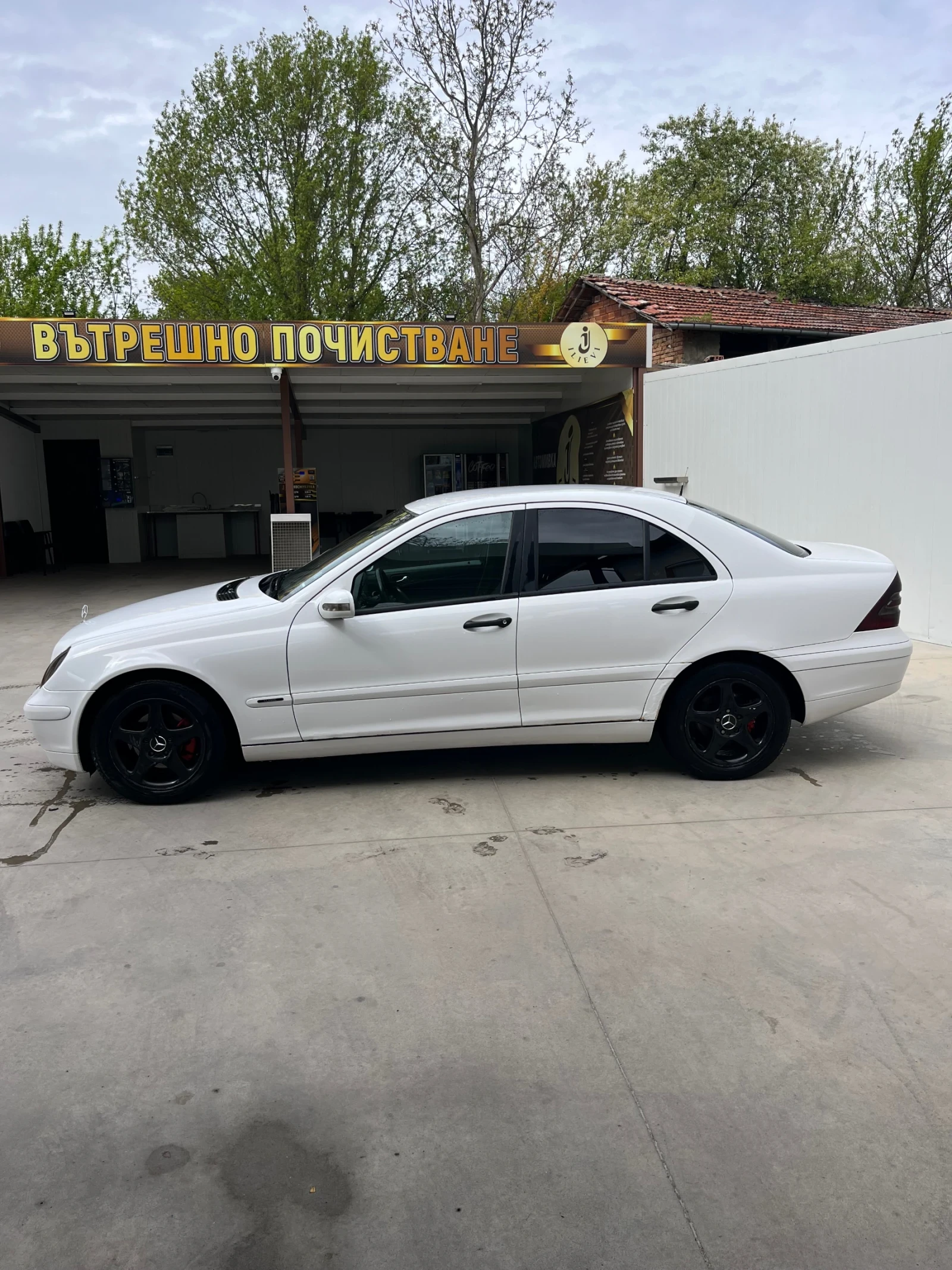 Mercedes-Benz C 220, снимка 3 - Автомобили и джипове - 54271538