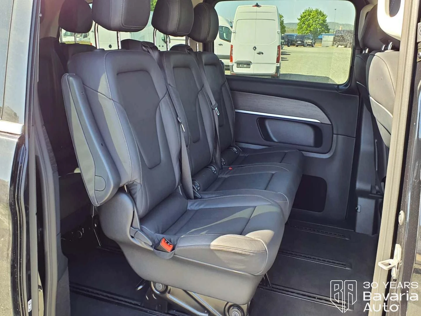 Mercedes-Benz V 300 d Extralong Avantgarde, снимка 8 - Автомобили и джипове - 54458701