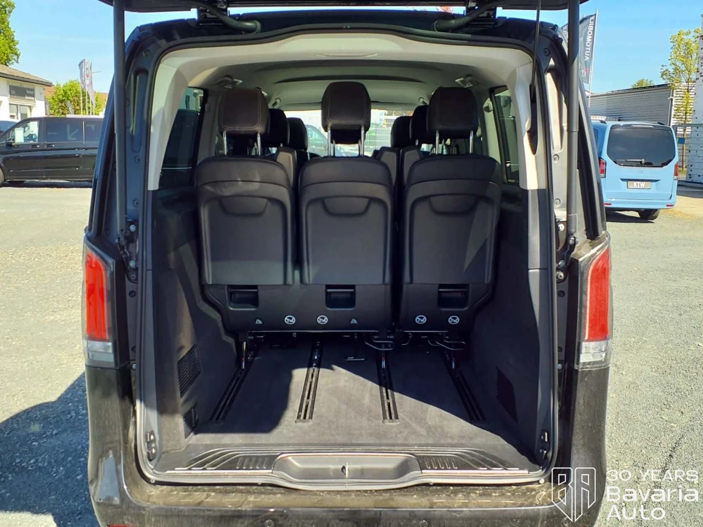 Mercedes-Benz V 300 d Extralong Avantgarde, снимка 10 - Автомобили и джипове - 54458701