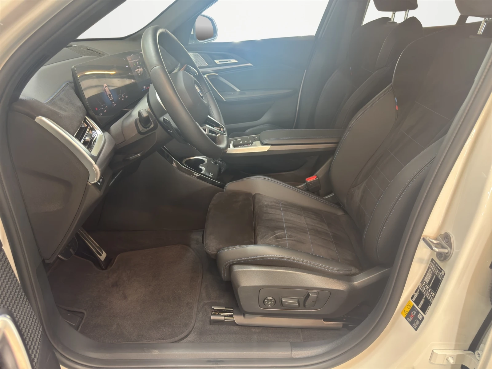 BMW iX2 xDrive30, снимка 6 - Автомобили и джипове - 54541225