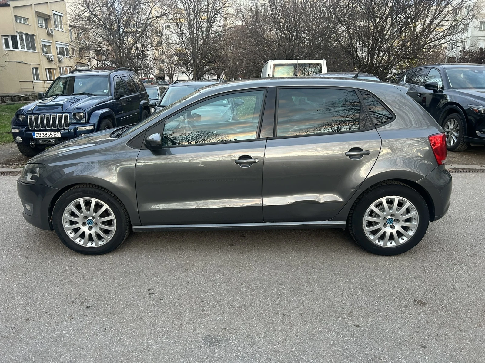 VW Polo 1.2I-70кс, снимка 8 - Автомобили и джипове - 54811531