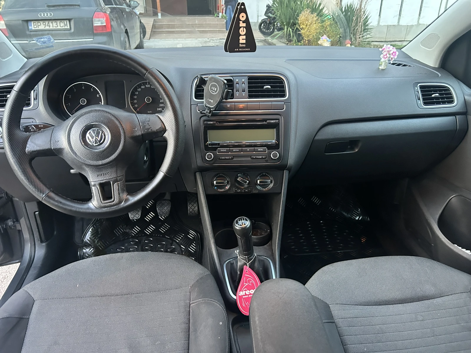 VW Polo 1.2I-70кс, снимка 15 - Автомобили и джипове - 54811531
