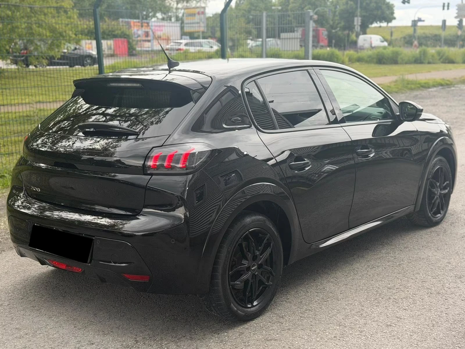 Peugeot 208 e-ALLURE PACK| 92%Батерия| Термопомпа| 360 | Подгр, снимка 4 - Автомобили и джипове - 54855753