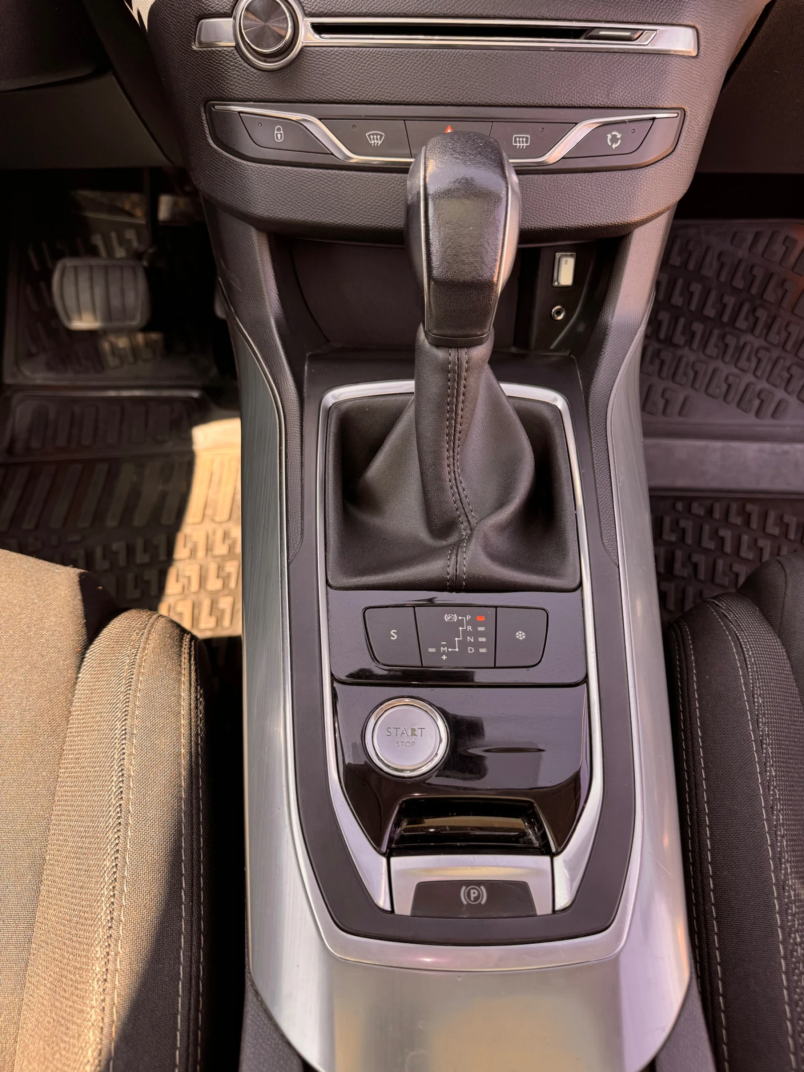 Peugeot 308 1.6 HDI  GT, снимка 12 - Автомобили и джипове - 55381248