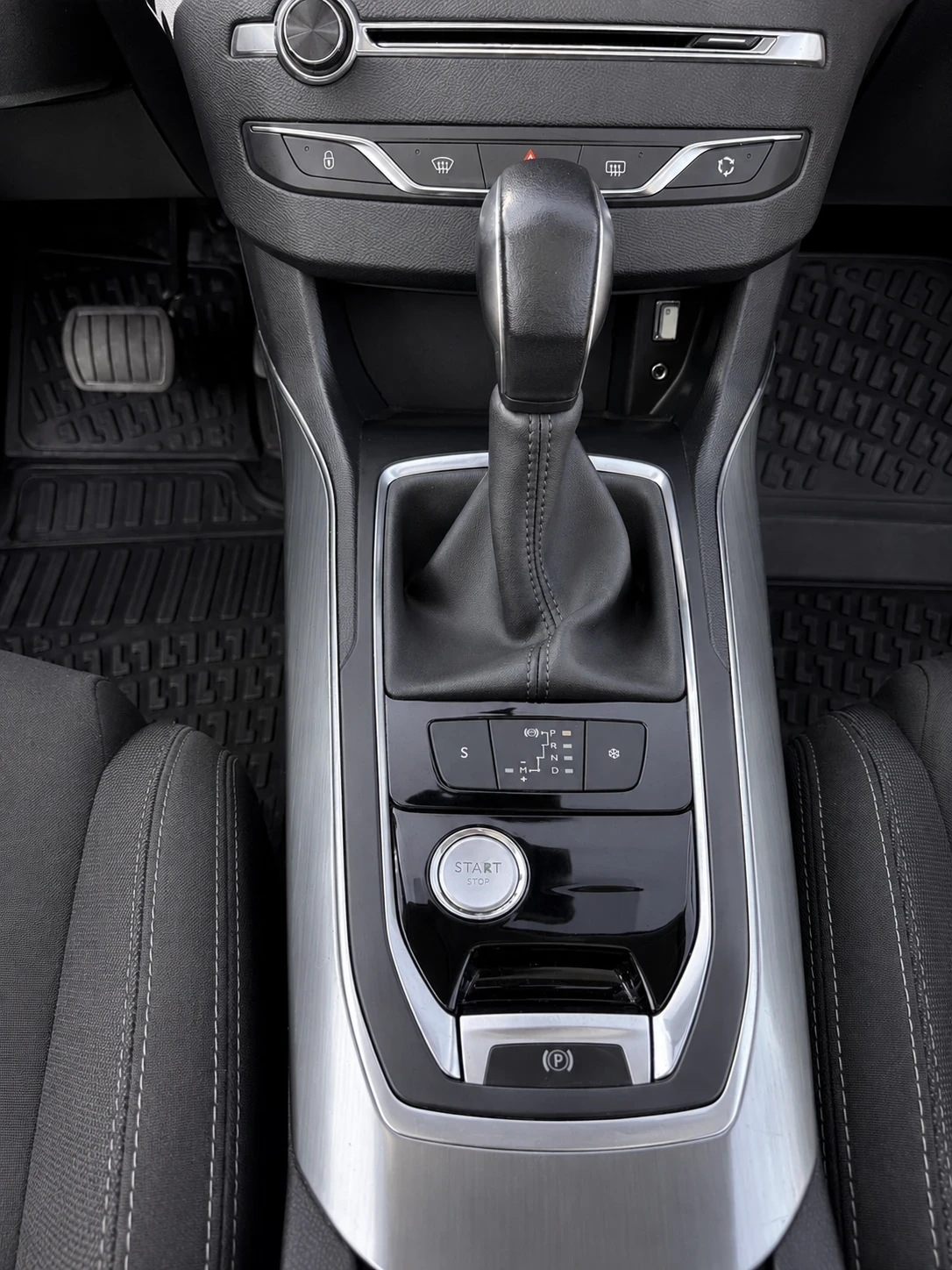 Peugeot 308 1.6 HDI  GT, снимка 15 - Автомобили и джипове - 55381248