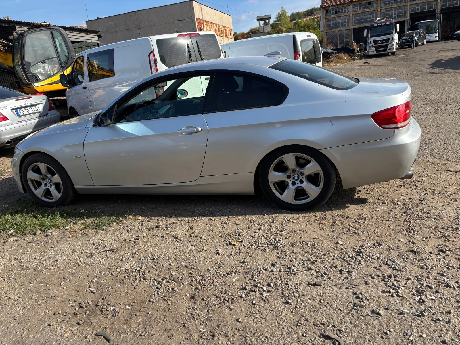 BMW 320, снимка 2 - Автомобили и джипове - 56426088