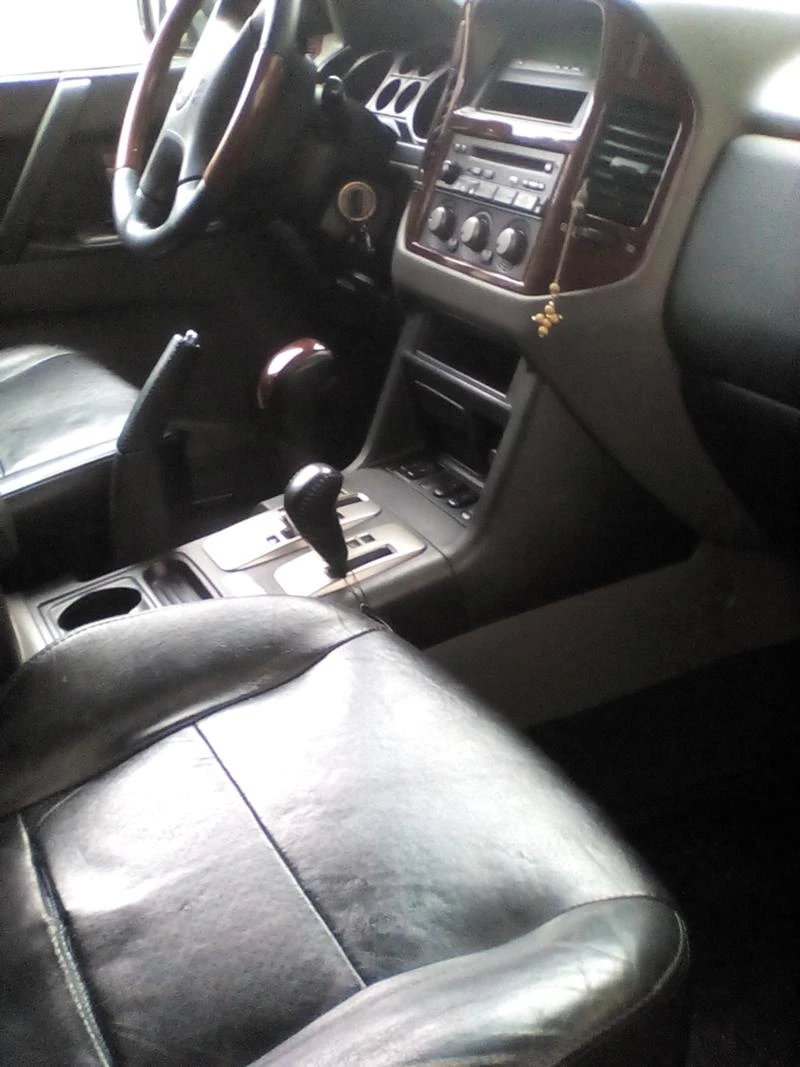 Mitsubishi Pajero 3.2 DI-D, снимка 12 - Автомобили и джипове - 30671272