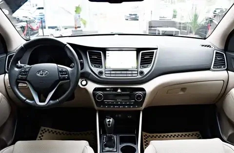 Hyundai Tucson 1, 7GRDI-141k.с/АВТОМАТ/КАМЕРА/КОЖА/НАВИГАЦИЯ/ТОП!, снимка 4 - Автомобили и джипове - 48803638