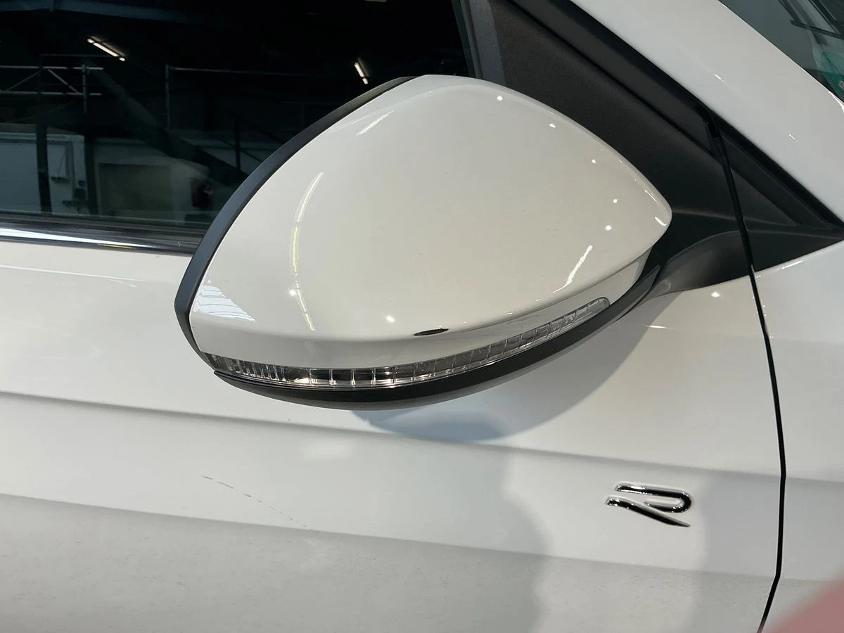 VW T-Cross 1.5 TSI ACT R-Line, снимка 7 - Автомобили и джипове - 54137567