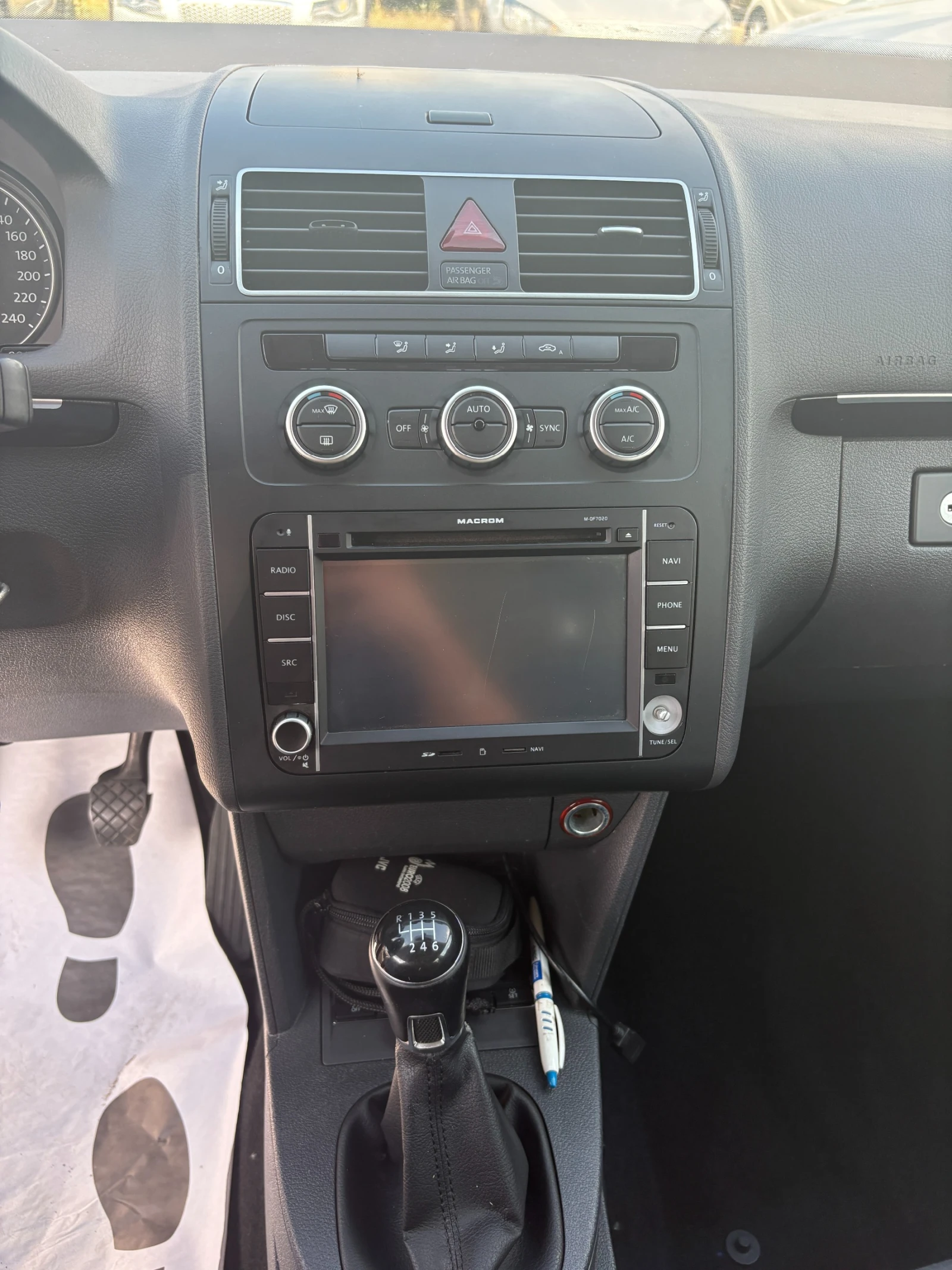 VW Tiguan 1.4, снимка 9 - Автомобили и джипове - 55100927