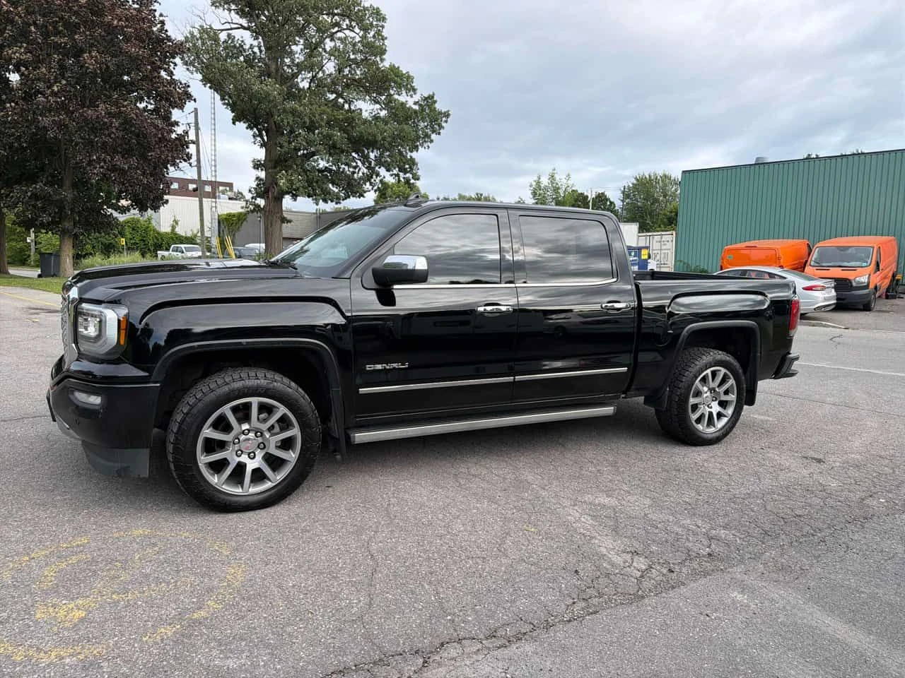 Gmc Sierra * Denali * CARFAX * ОПЦИЯ ЗА ФИНАНСИРАНЕ , снимка 2 - Автомобили и джипове - 55508732