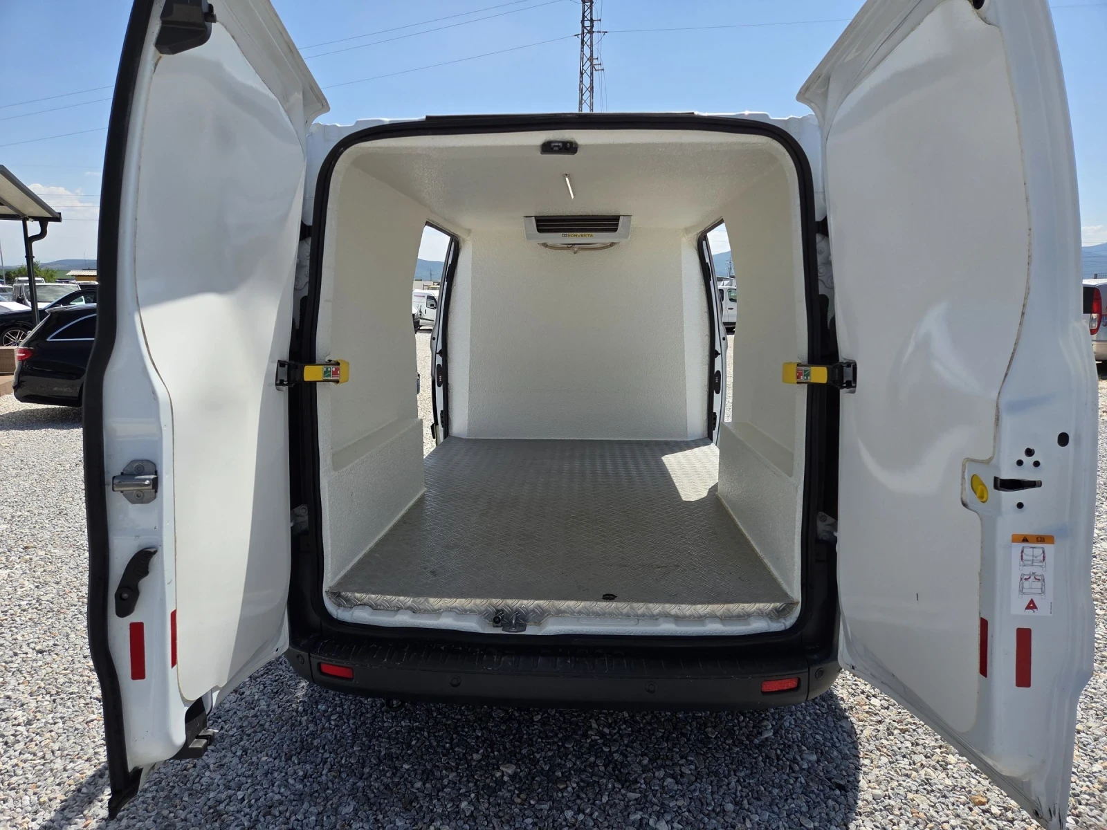 Ford Transit ХЛАДИЛЕН, ЕВРО 6, Климатик, Две странични - изображение 10