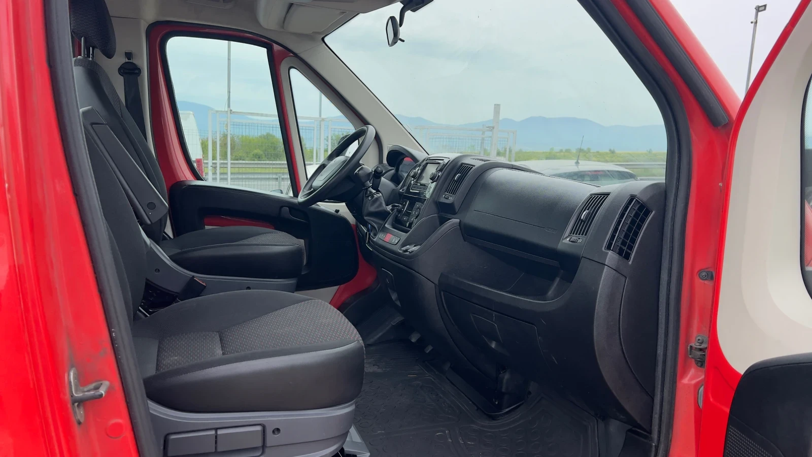 Peugeot Boxer 2.0 163 Евро 6 Реални Километри, снимка 10 - Бусове и автобуси - 54467560