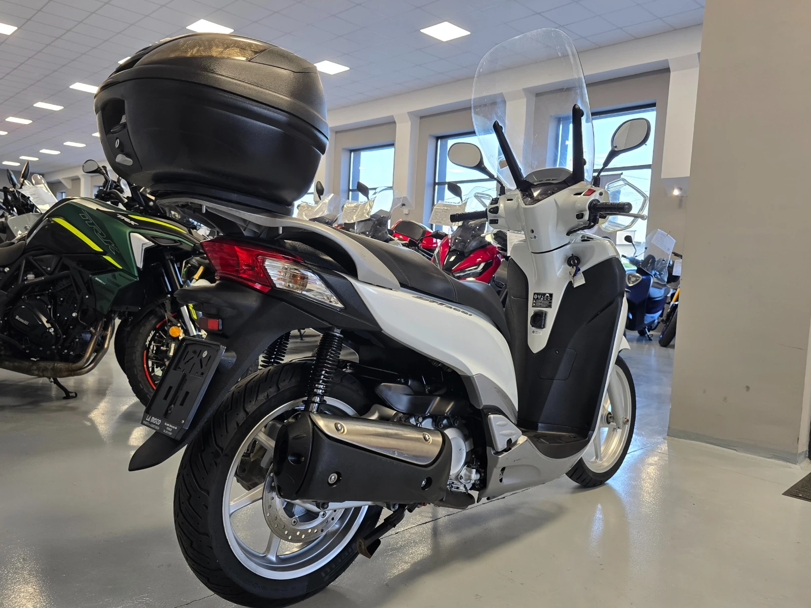 Honda Sh 300ie, ABS, 2012г., Перфектен!, снимка 3 - Мотоциклети и мототехника - 55523832