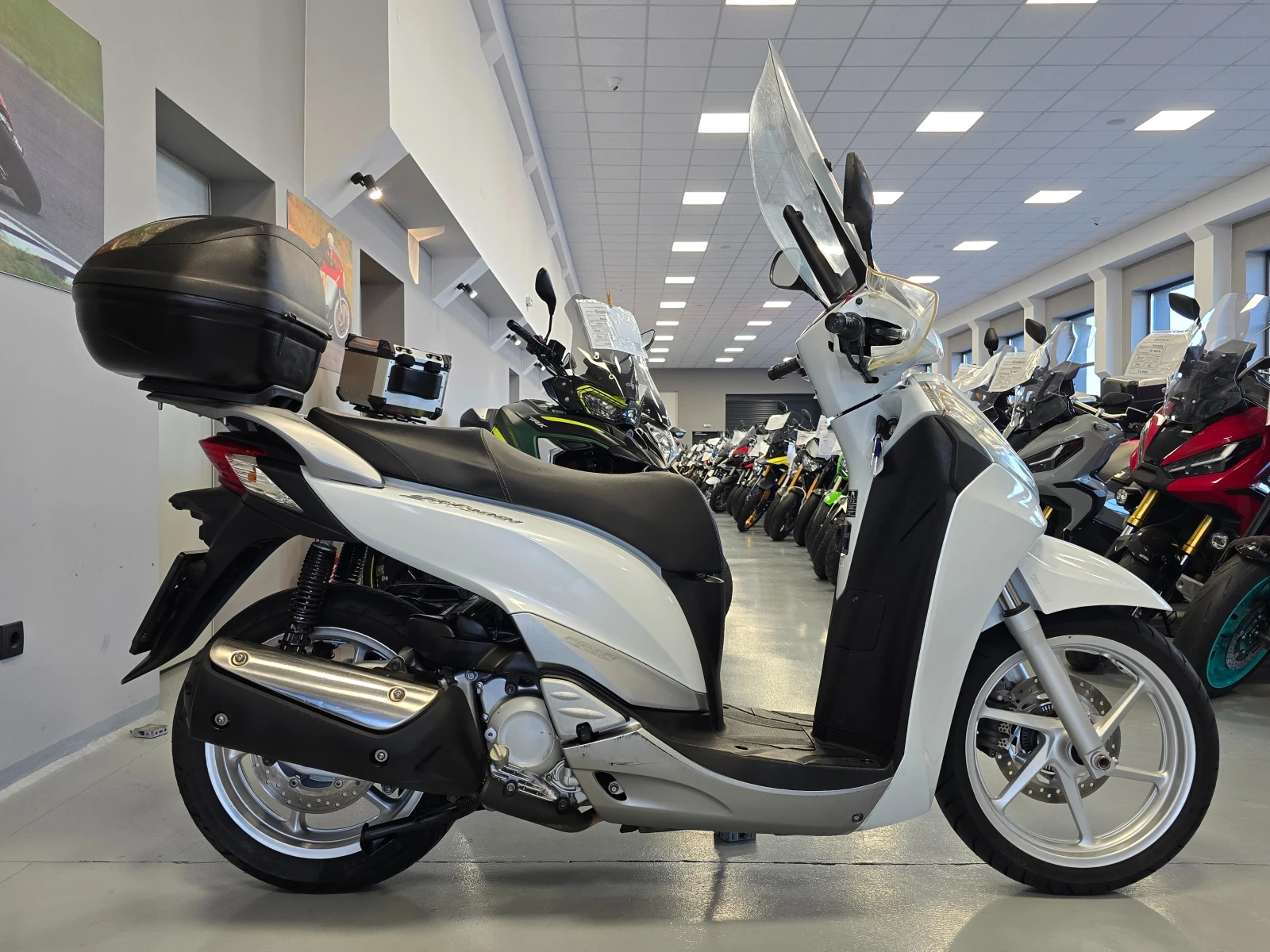 Honda Sh 300ie, ABS, 2012г., Перфектен!, снимка 2 - Мотоциклети и мототехника - 55523832