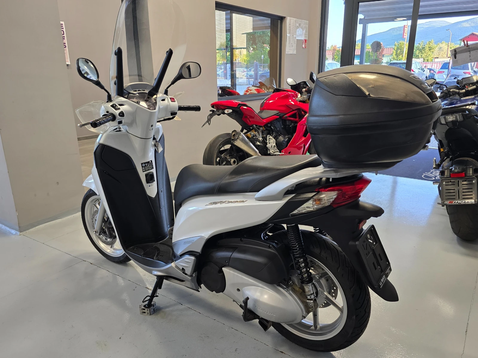 Honda Sh 300ie, ABS, 2012г., Перфектен!, снимка 8 - Мотоциклети и мототехника - 55523832