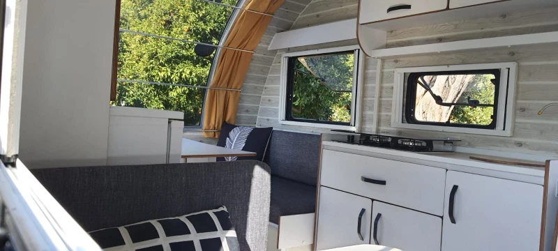 Каравана Други Каравана Бомбе 380 нова с гаранция внос, снимка 9 - Каравани и кемпери - 53599279