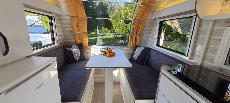 Каравана Други Каравана Бомбе 380 нова с гаранция внос, снимка 7 - Каравани и кемпери - 53599279