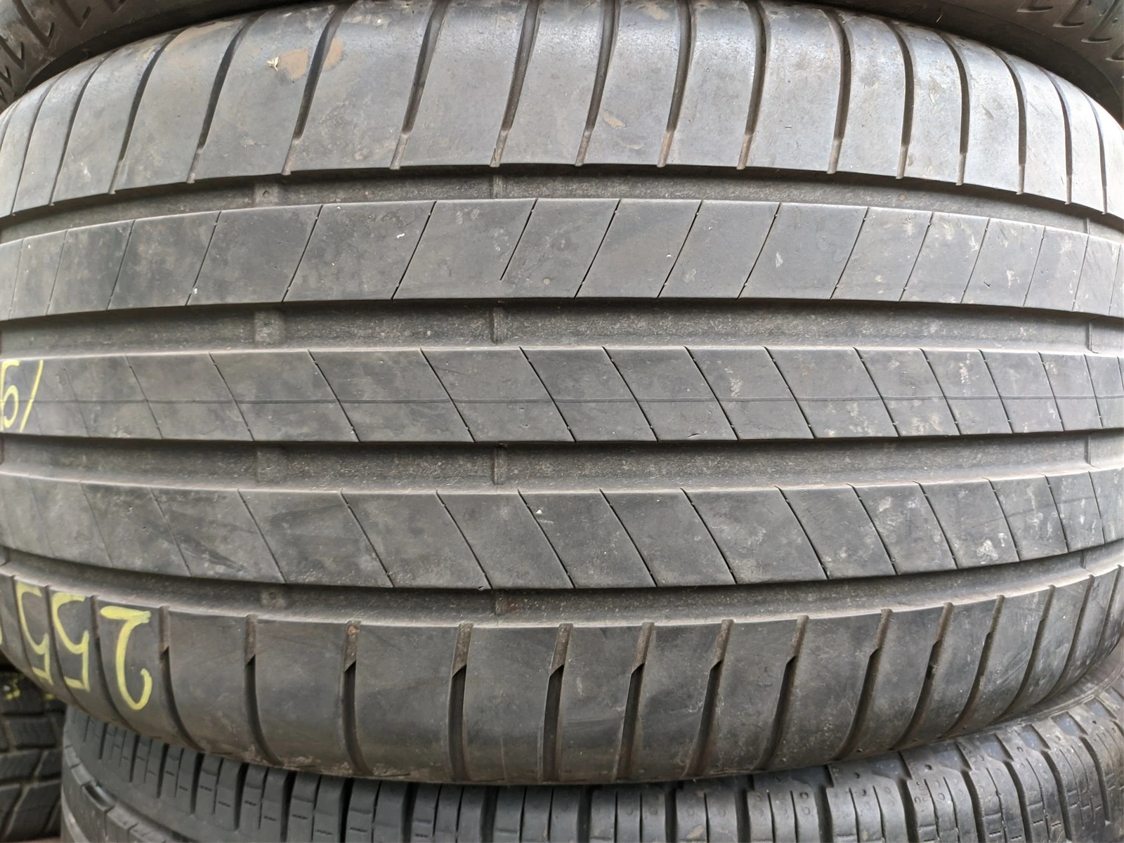 Гуми Летни 255/35R21, снимка 2 - Гуми и джанти - 56664472
