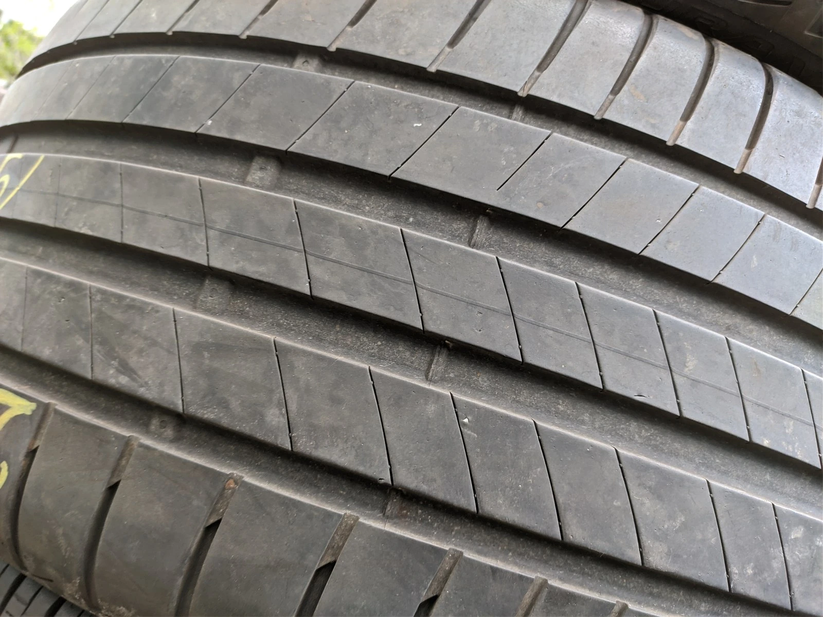 Гуми Летни 255/35R21, снимка 4 - Гуми и джанти - 56664472