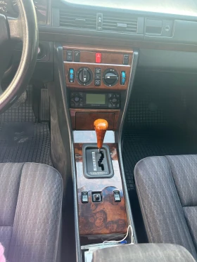 Mercedes-Benz 124, снимка 8